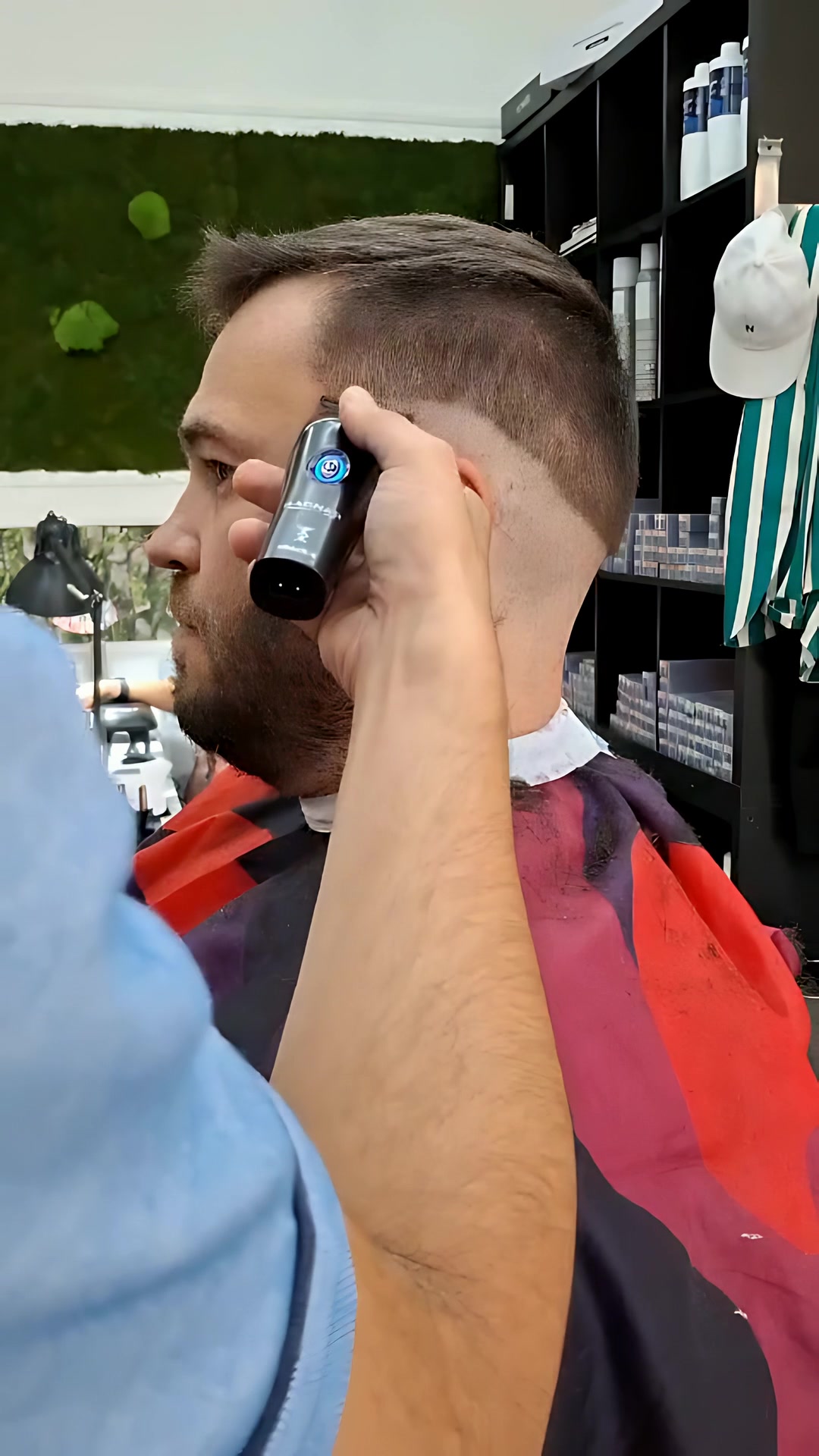 Tavi detailing a haircut