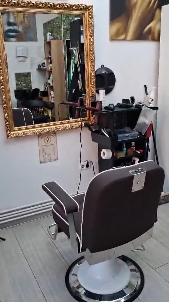 The real interior of Tavi’s salon